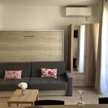 Apartament Maroelvi *